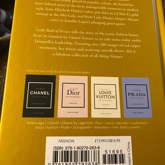 Versace Little Book of Fashion - Picture 2 of 3